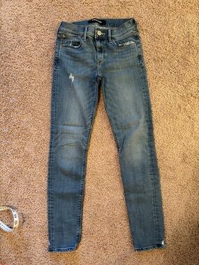 Express Women's Medium Wash Skinny Jeans in Faded Blue